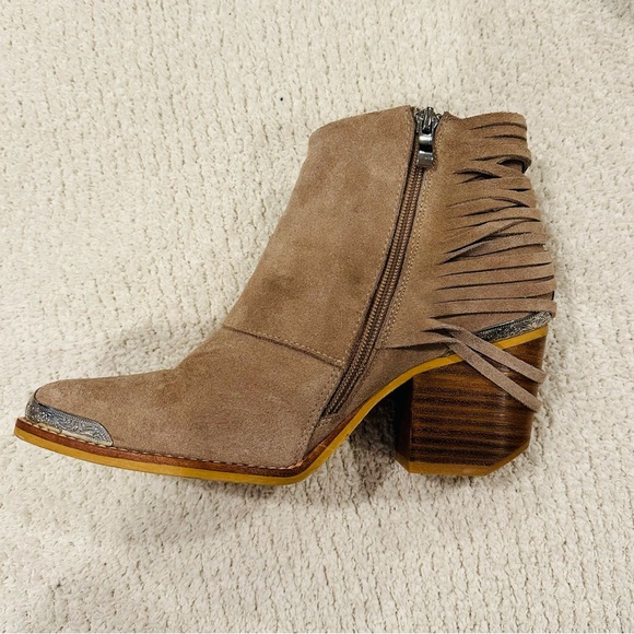 Catherine Malandrino suede Booties- tan - Picture 4 of 9